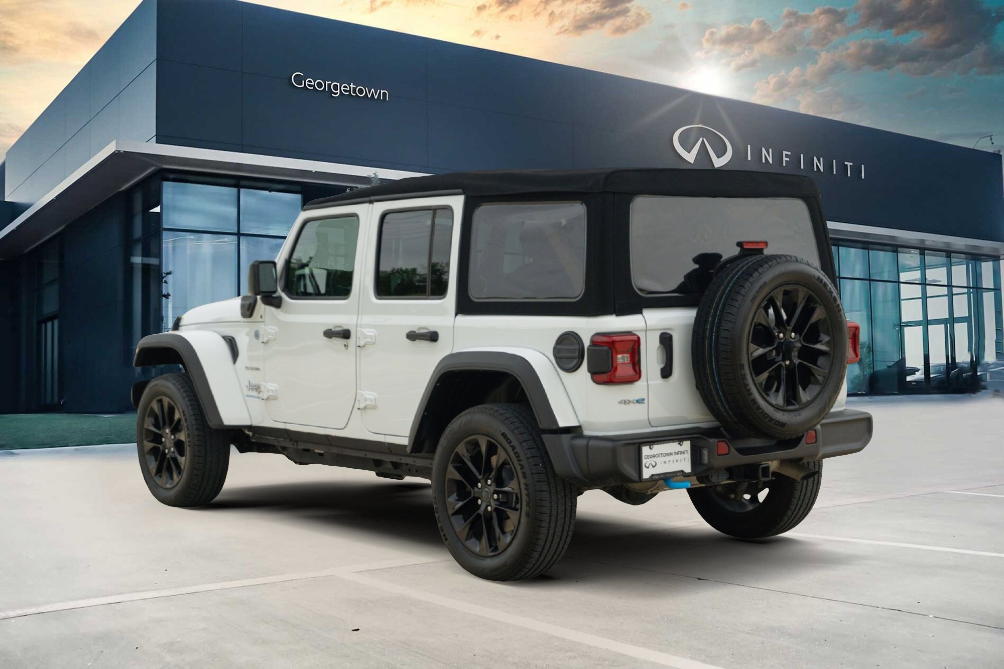 Used 2024 Jeep Wrangler Unlimited Sahara AWD/4WD image 5