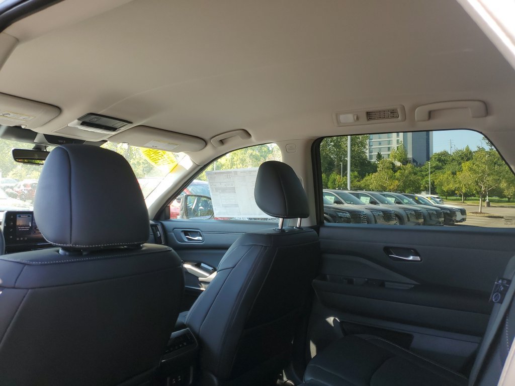 New 2026 Nissan Pathfinder SL FWD image 15