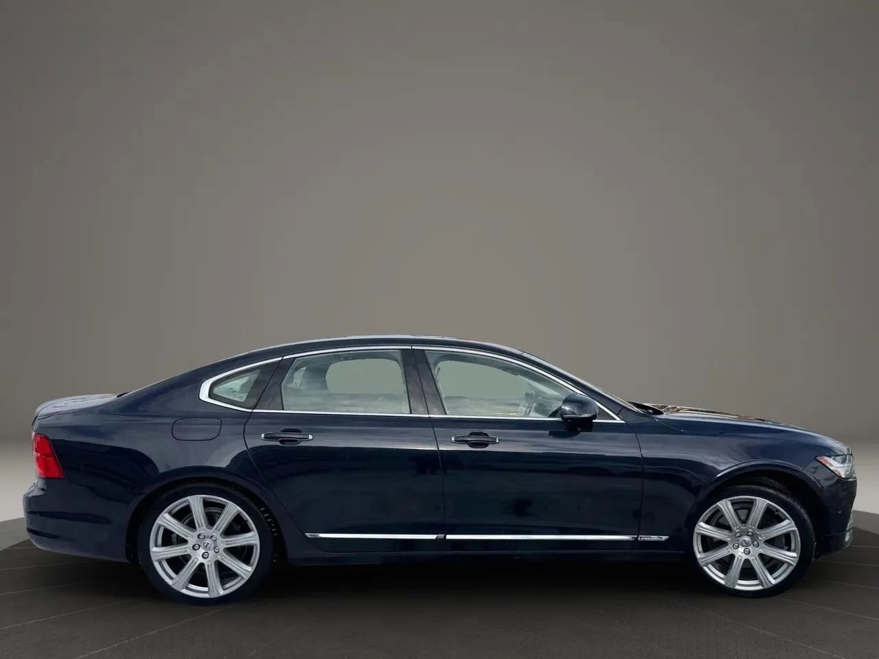 Used 2017 Volvo S90 T6 Inscription w/ Vision Package AWD/4WD image 4