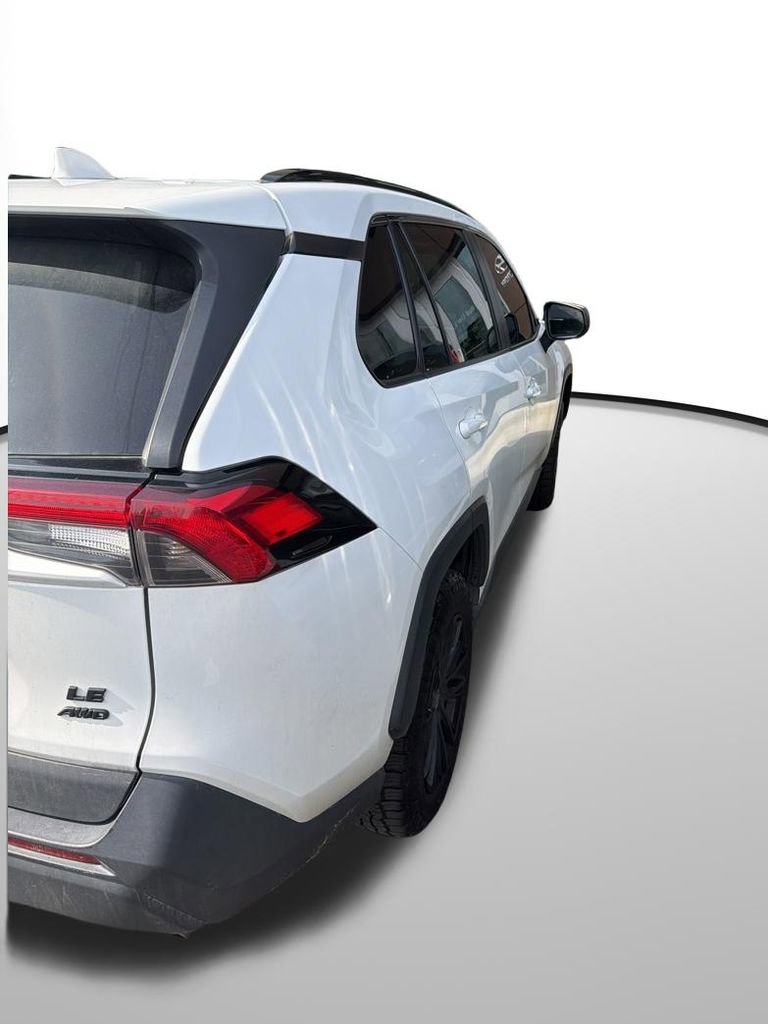 Used 2021 Toyota RAV4 LE image 7