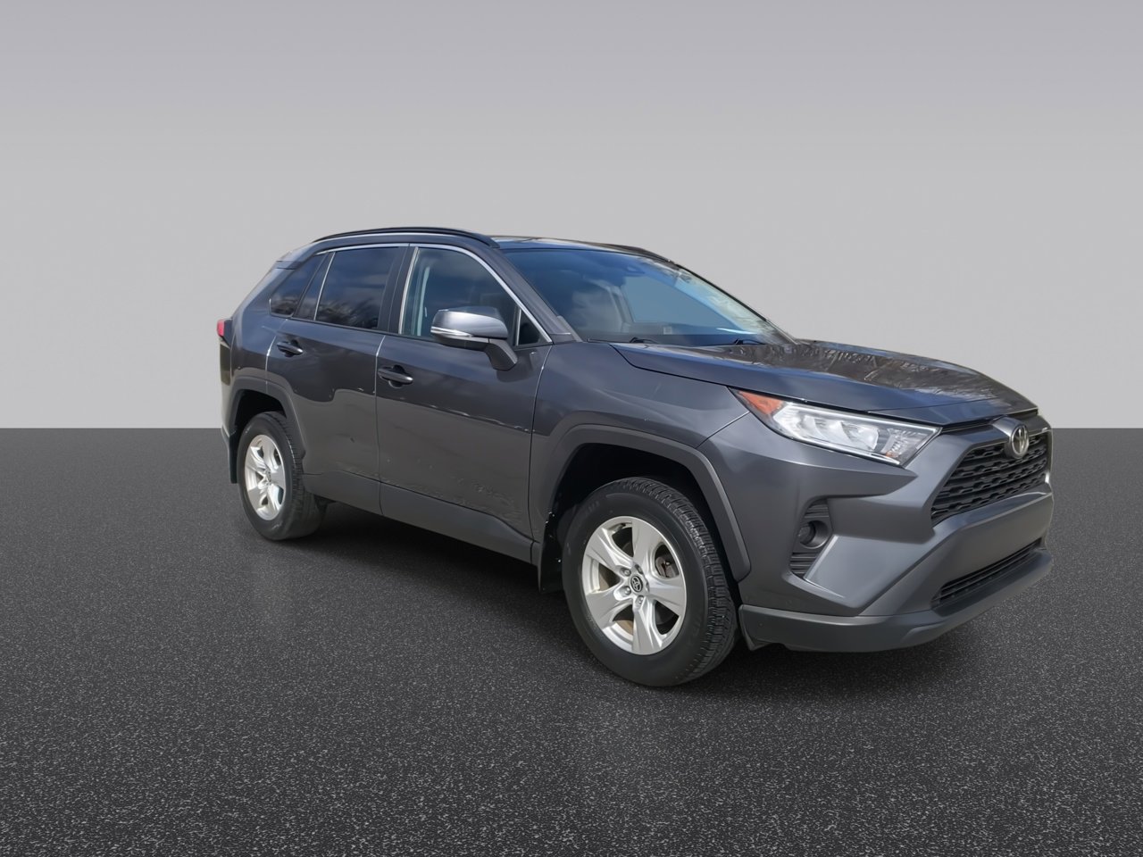 Used 2021 Toyota RAV4 XLE w/ Convenience Package image 3