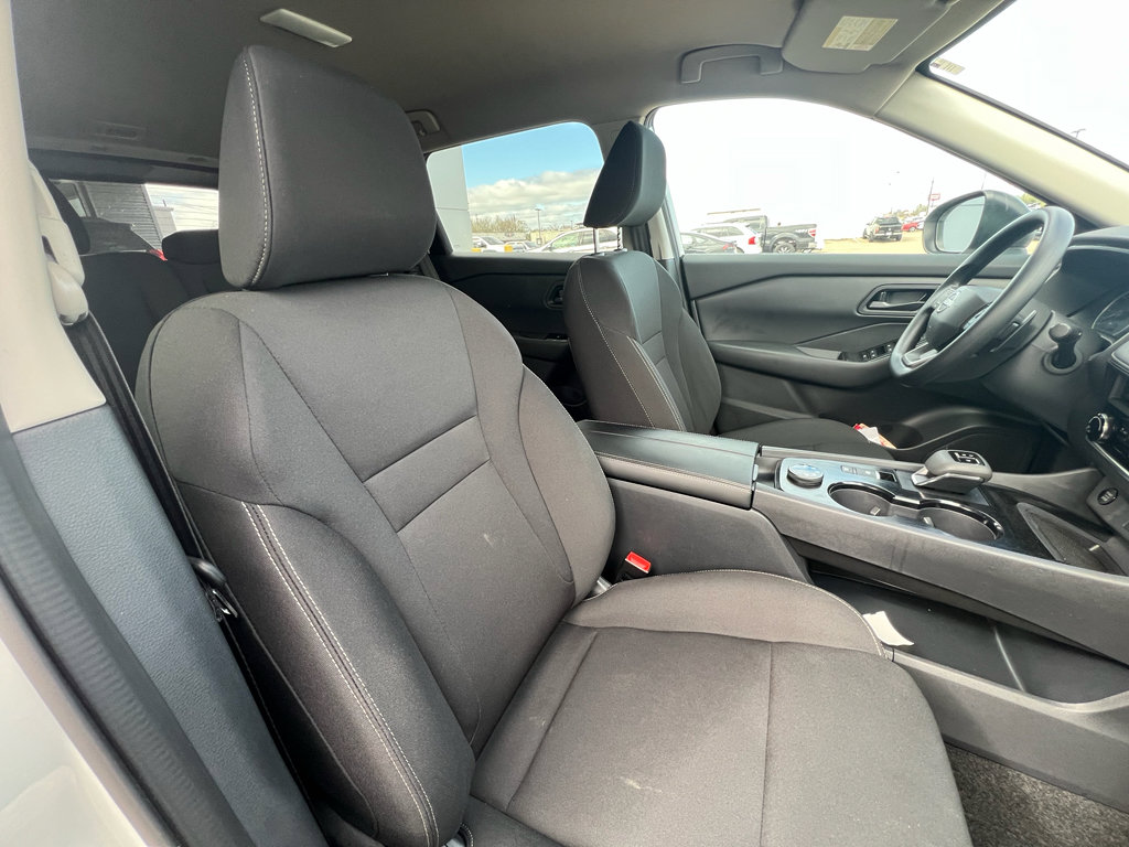 Used 2025 Nissan Rogue S image 15