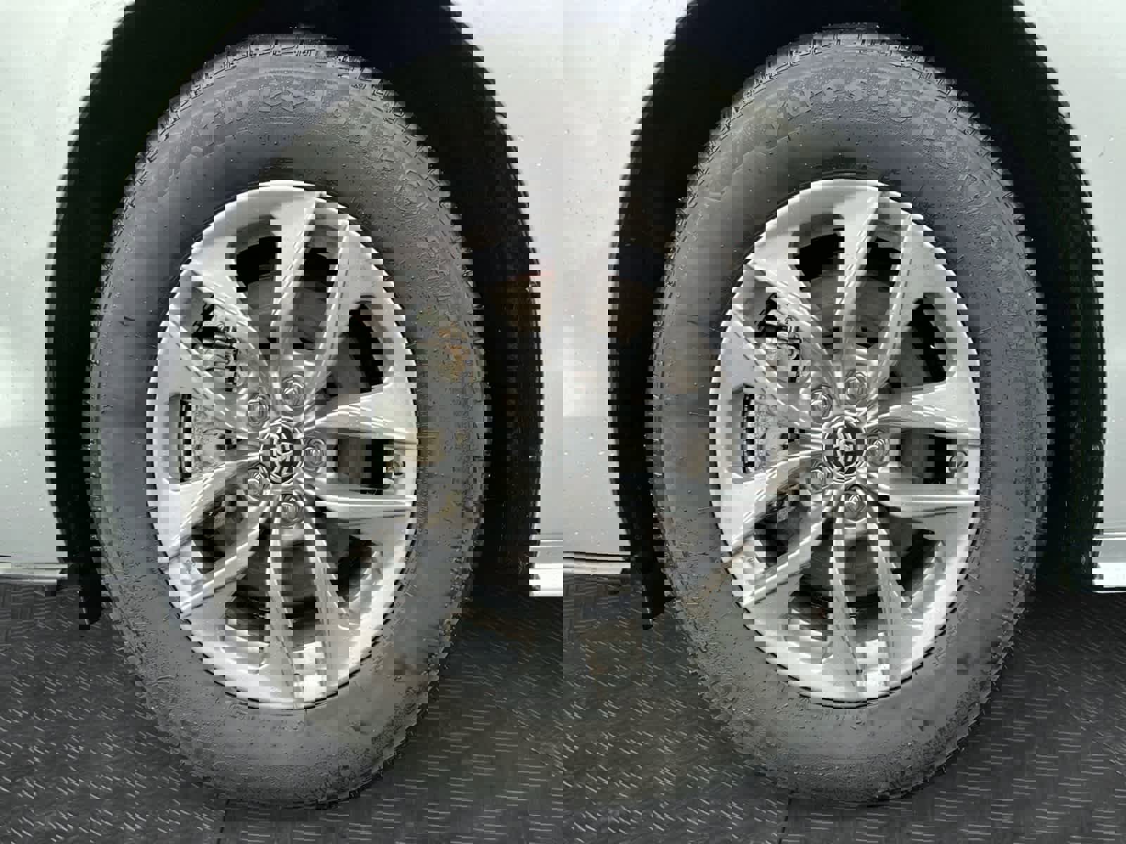 Used 2025 Toyota Sienna XLE image 16