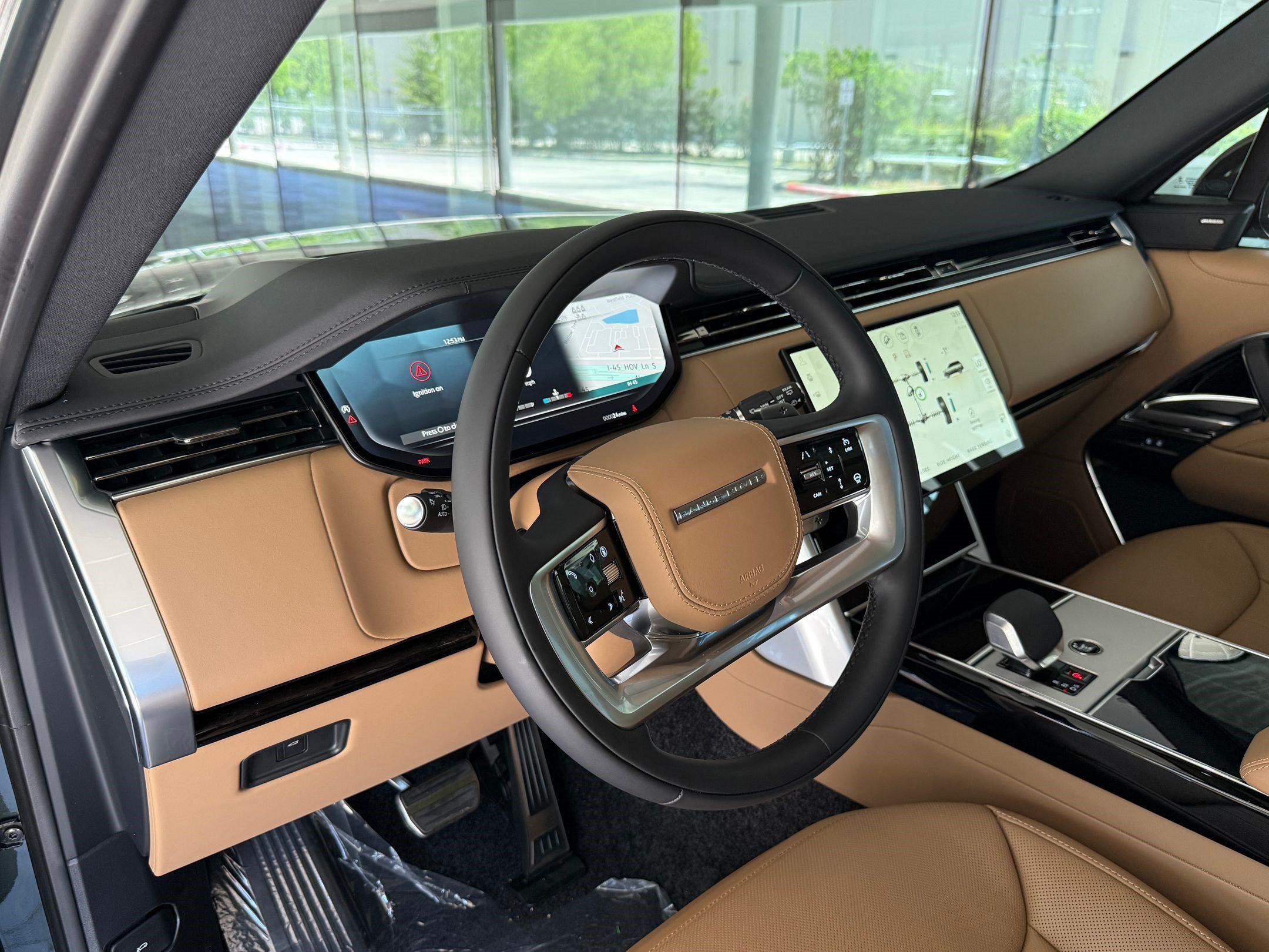New 2026 Land Rover Range Rover Long Wheelbase SE AWD/4WD image 4