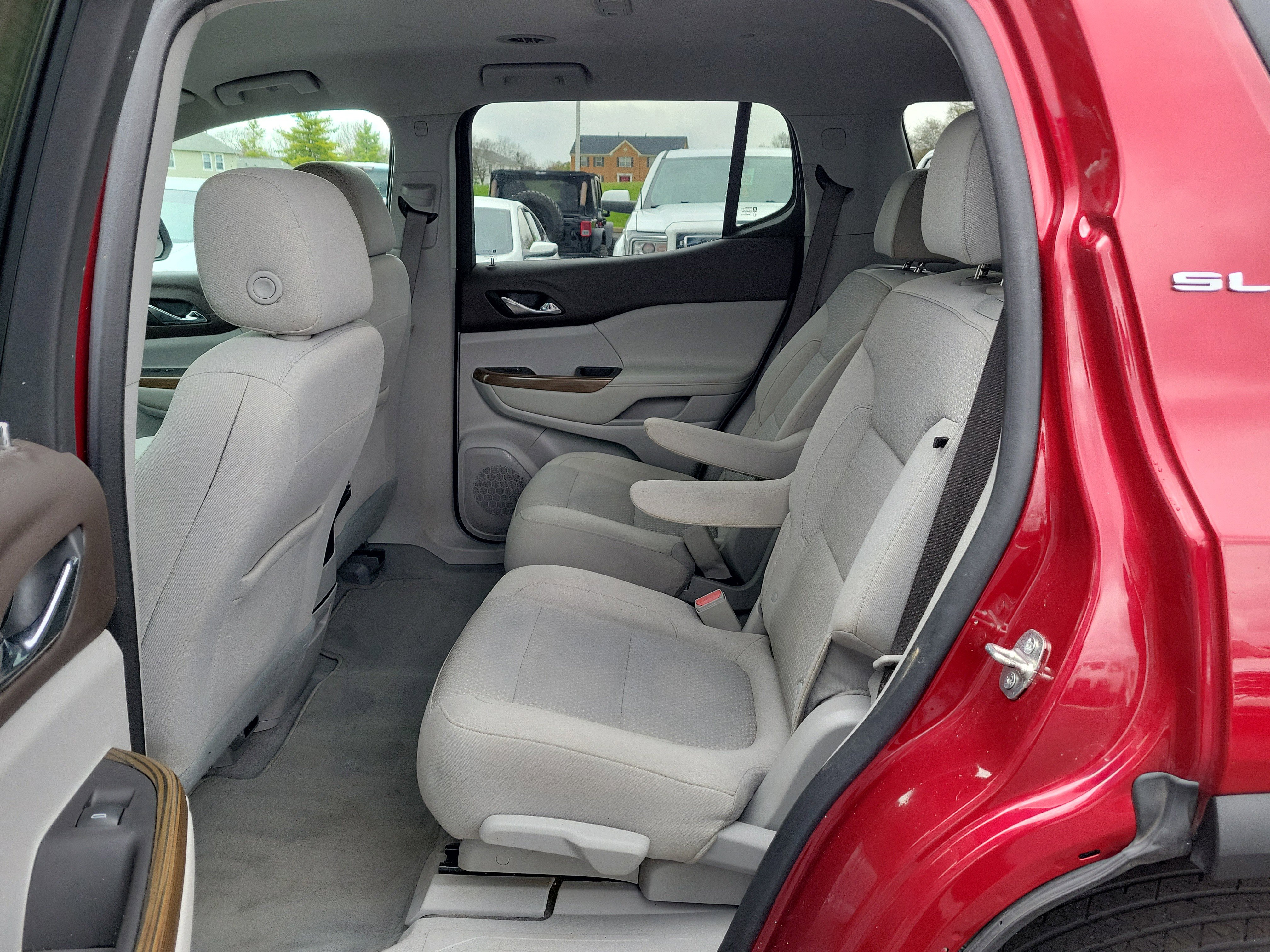 Used 2020 GMC Acadia SLE image 12