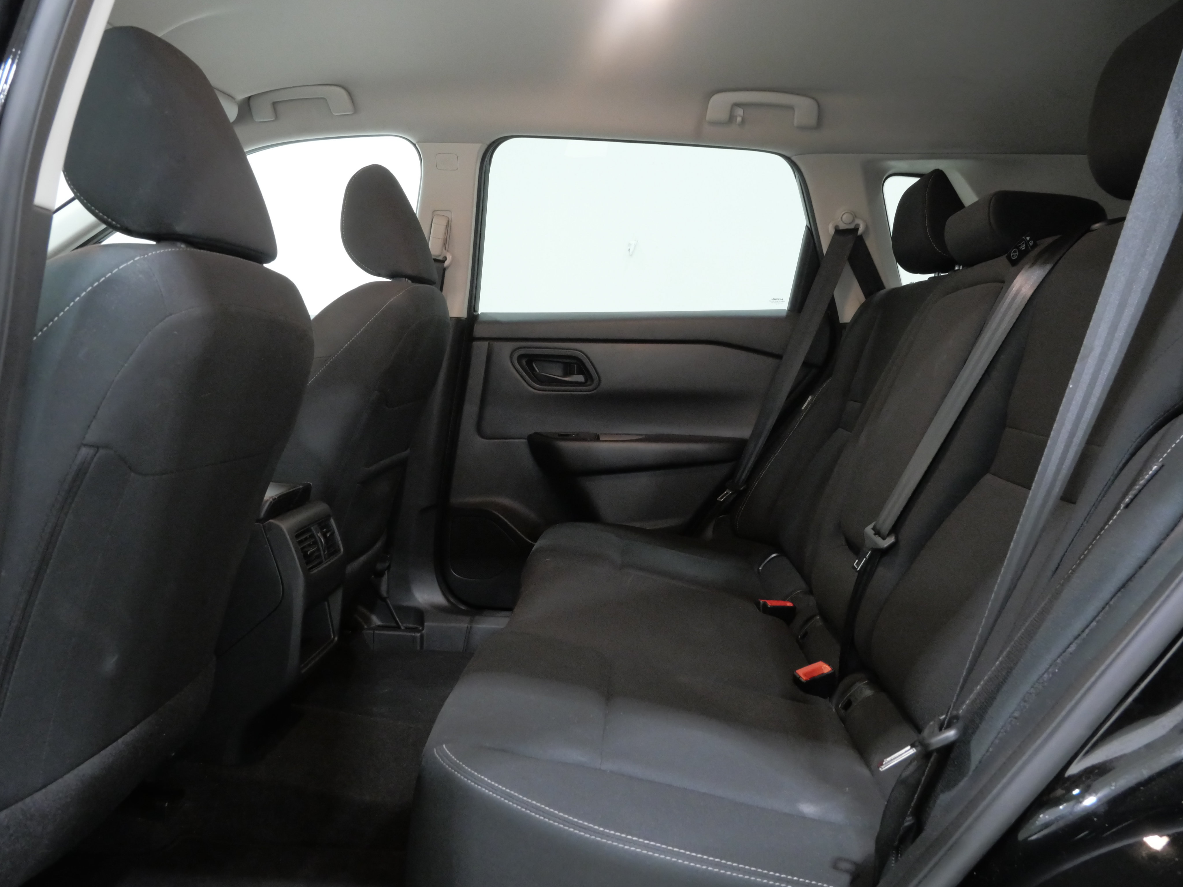Used 2024 Nissan Rogue S AWD/4WD image 23