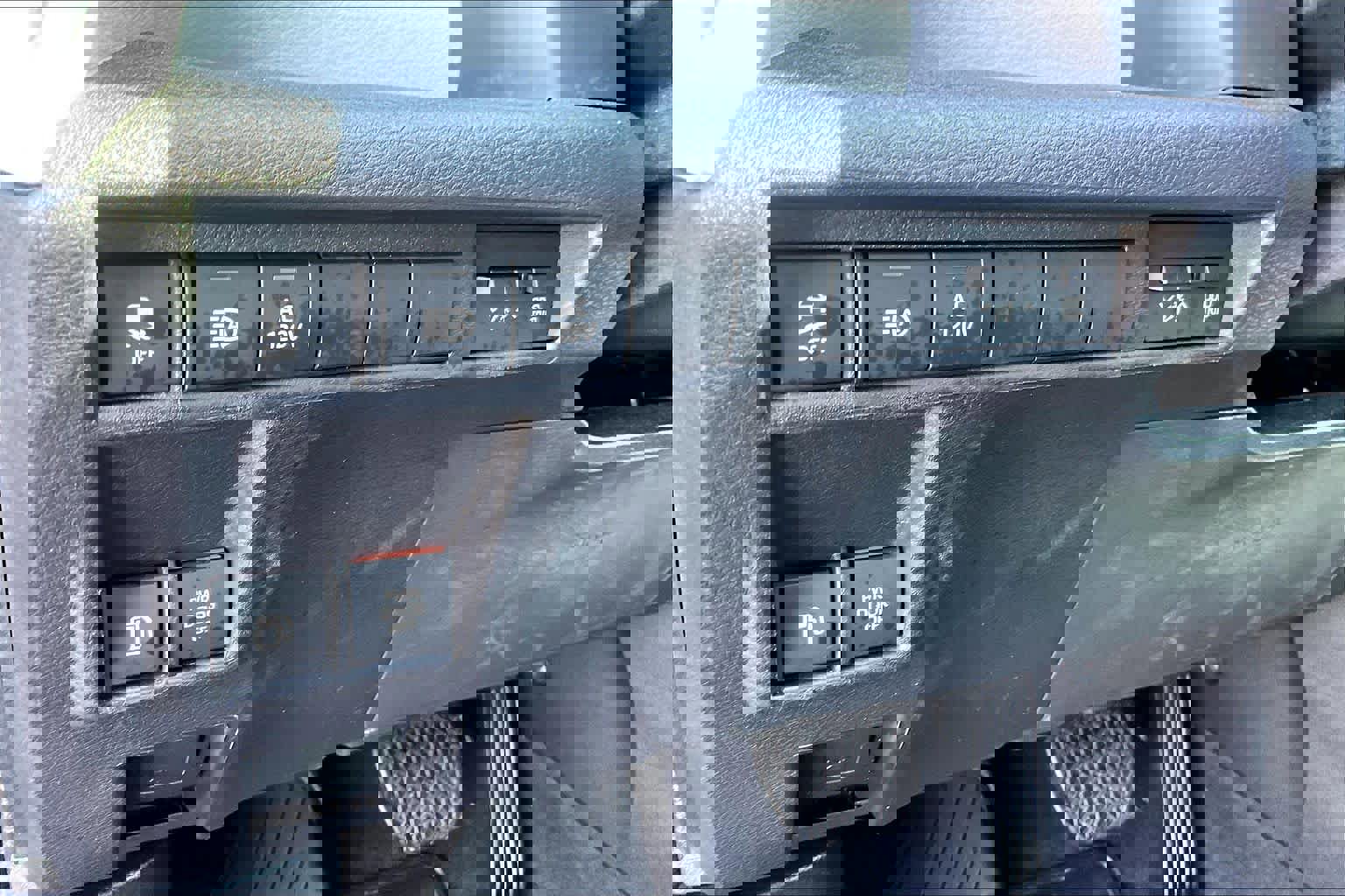 Used 2025 Toyota Sienna XLE w/ XLE Plus Package image 33