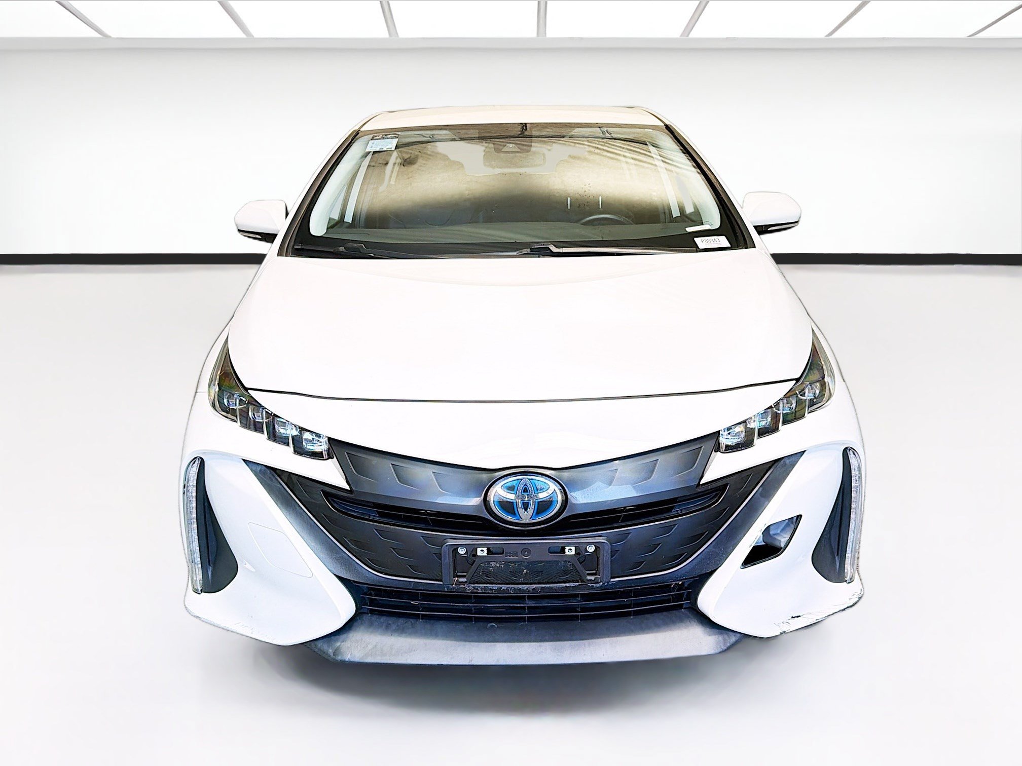 Used 2020 Toyota Prius Prime XLE FWD image 2