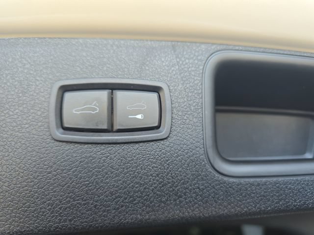 Used 2024 Porsche Macan Turbo AWD/4WD image 16