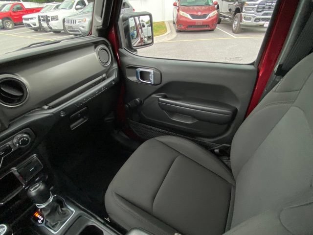 Used 2021 Jeep Wrangler Unlimited Sport AWD/4WD image 27