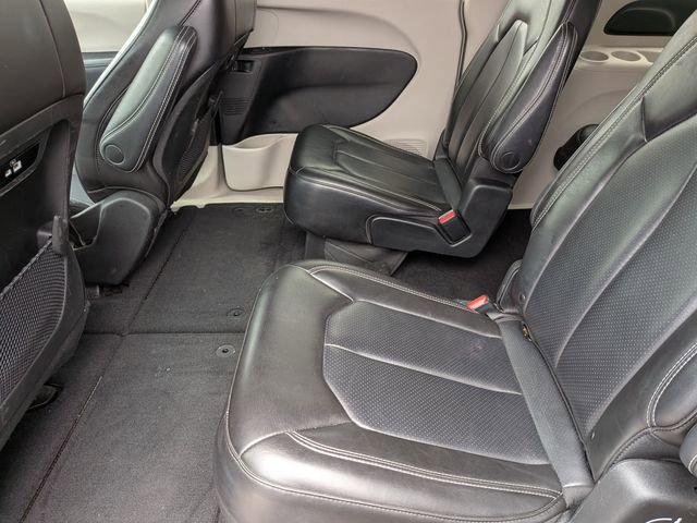 Used 2023 Chrysler Pacifica Touring-L FWD image 32