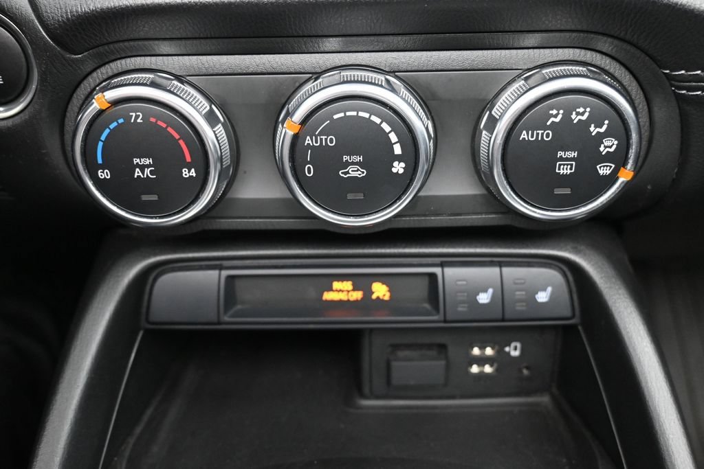 Used 2022 MAZDA MX-5 Miata Grand Touring w/ Weather Package RWD image 16