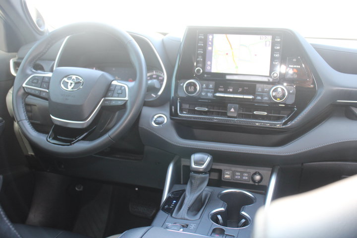Used 2022 Toyota Highlander XSE AWD/4WD image 25