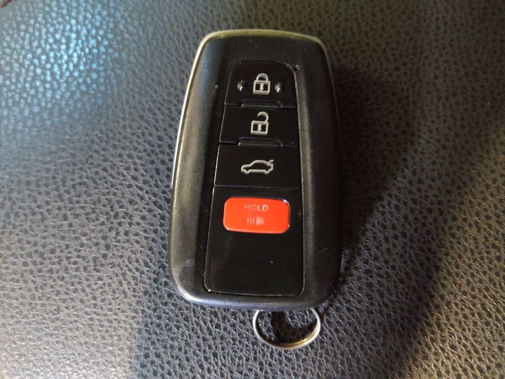 Used 2018 Toyota Camry XLE FWD image 32