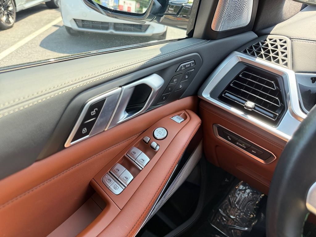 Certified 2025 BMW ALPINA XB7 AWD/4WD image 32
