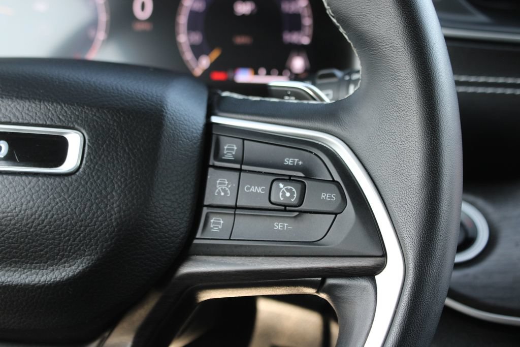 Used 2022 Jeep Grand Cherokee L Limited AWD/4WD image 20