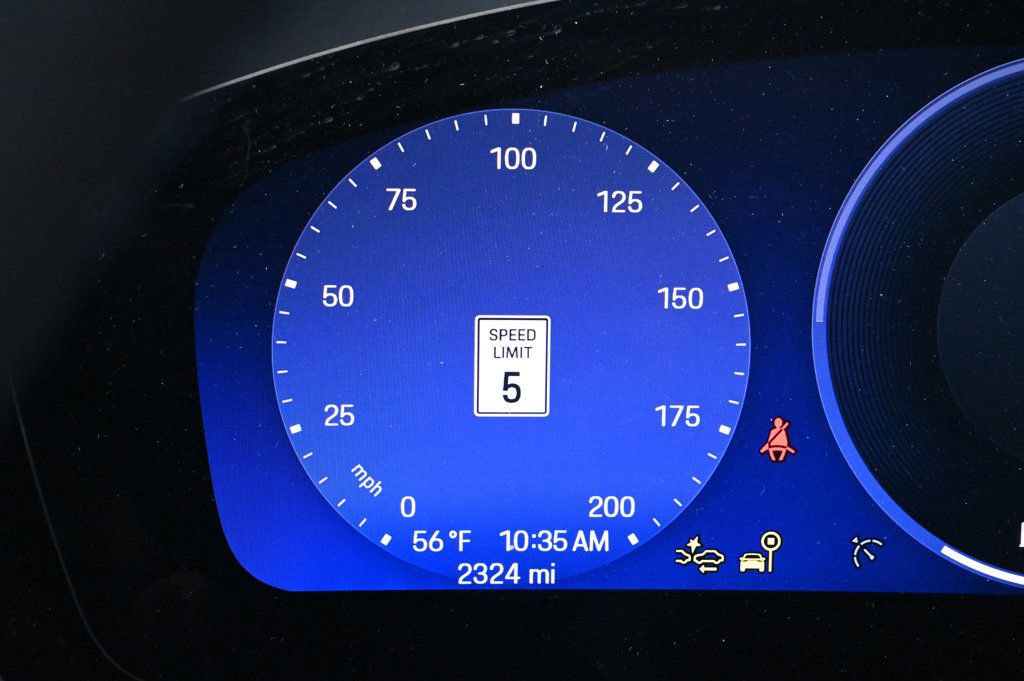 Certified 2025 Porsche Macan Electric image 14