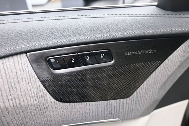 Certified 2023 Volvo XC90 B6 Ultimate w/ Protection Package Premier AWD/4WD image 21