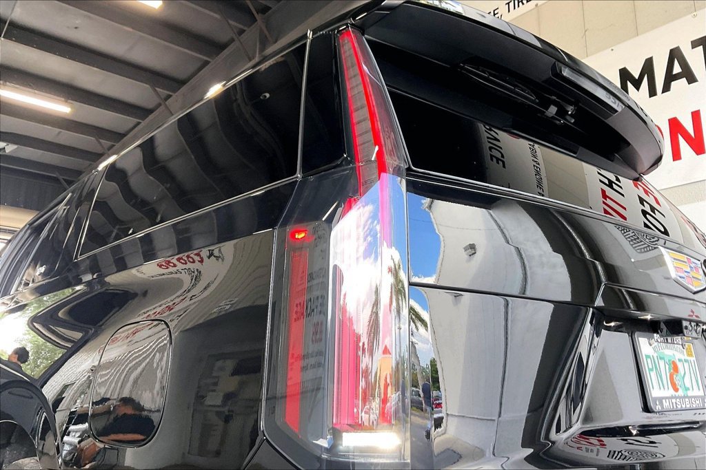 Used 2026 Cadillac Escalade ESV V AWD/4WD image 18