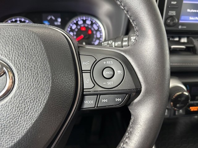 Used 2022 Toyota RAV4 XLE Premium image 16