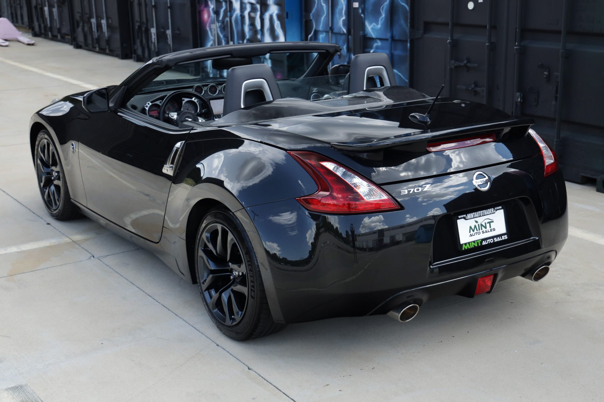 Used 2019 Nissan 370Z Touring RWD image 8