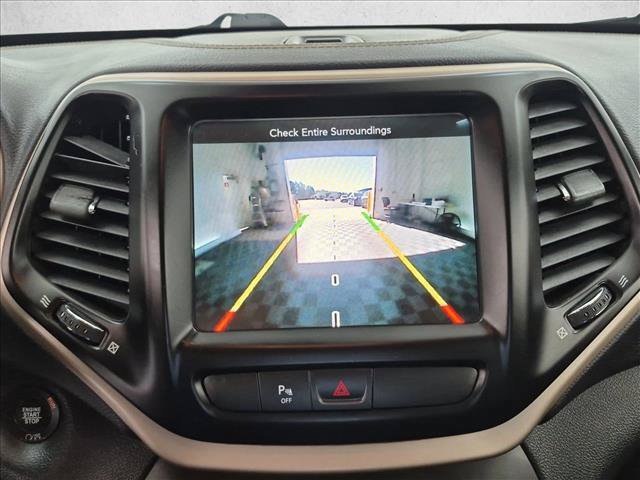 Used 2017 Jeep Cherokee Limited w/ Luxury Group FWD image 14