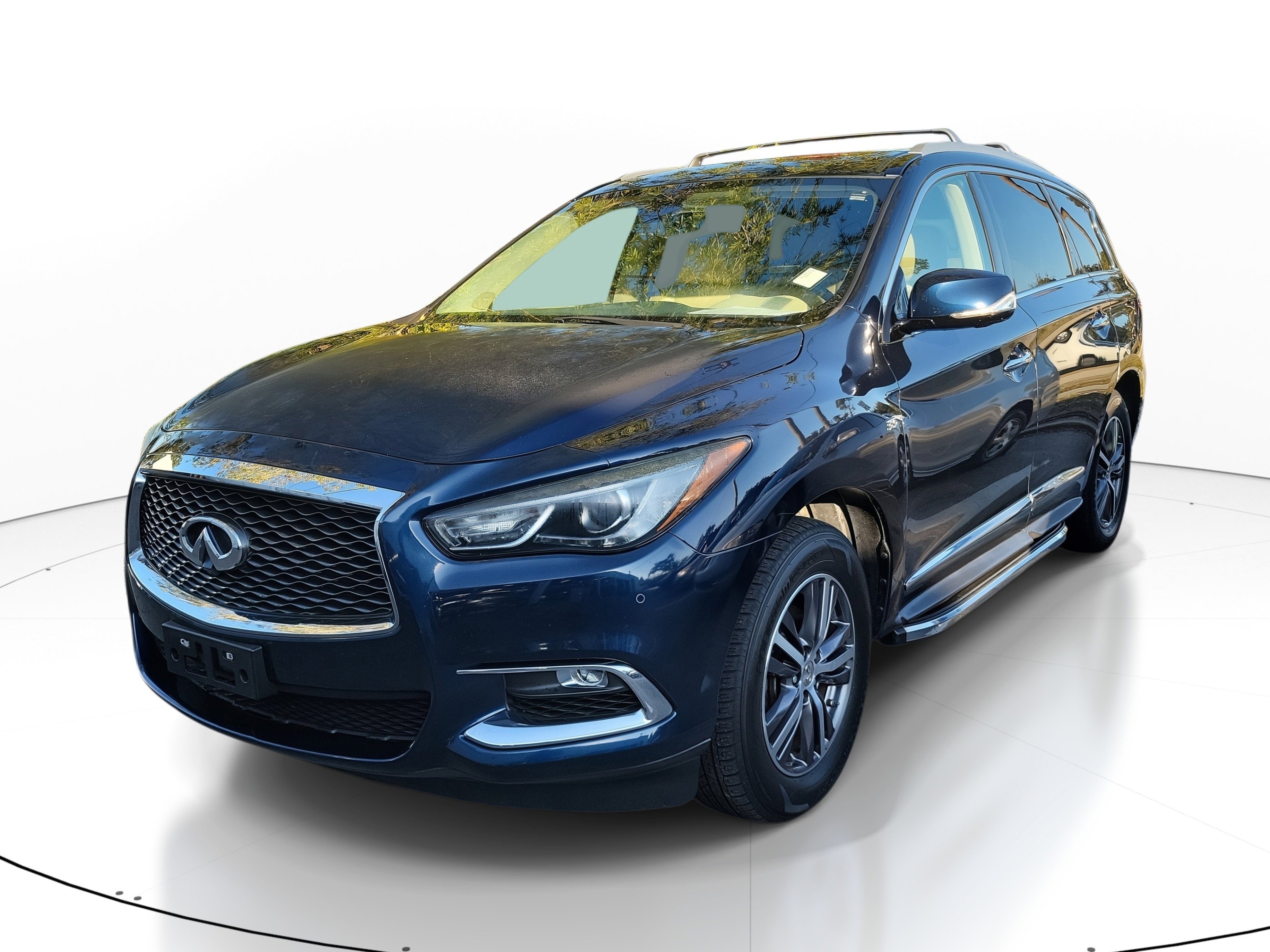 Used 2017 INFINITI QX60 Luxe w/ Premium Plus Package image 3