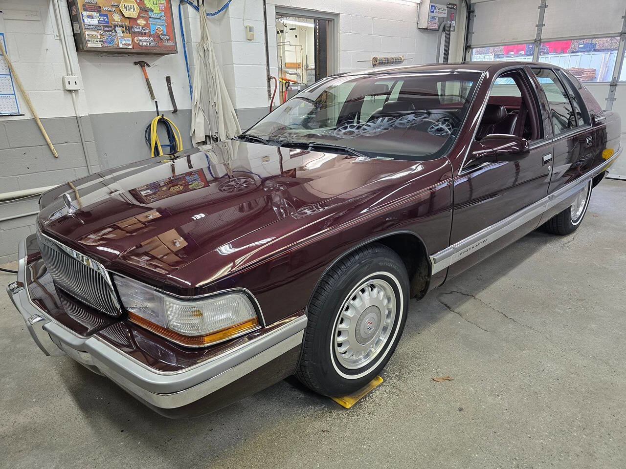 Used 1996 Buick Roadmaster Sedan image 1