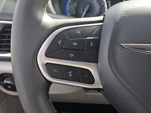Used 2024 Chrysler Pacifica Touring-L image 21