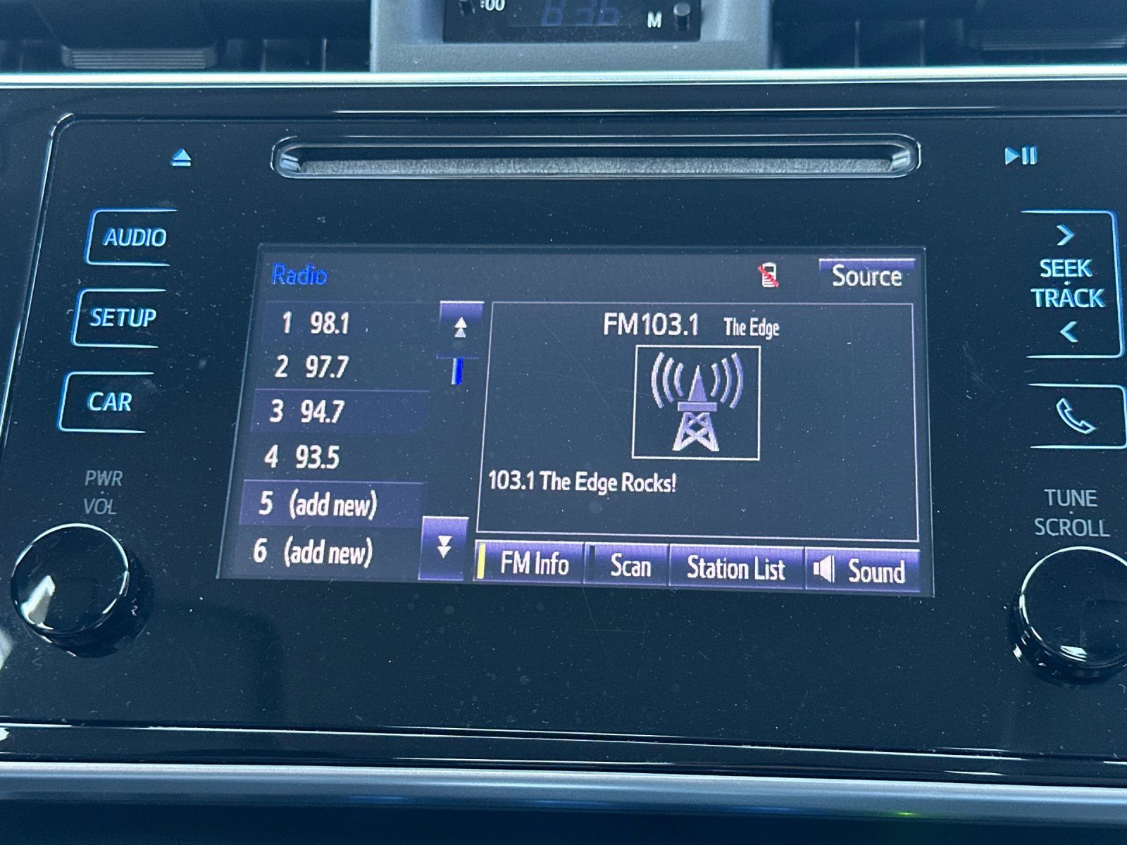 Used 2019 Toyota Corolla LE FWD image 18