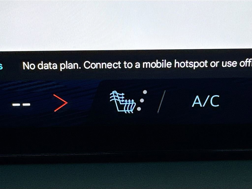 Used 2025 Chevrolet Traverse LT image 16