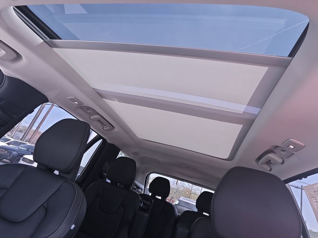 Certified 2025 Volvo XC90 T8 Ultra w/ Protection Package Premier AWD/4WD image 34