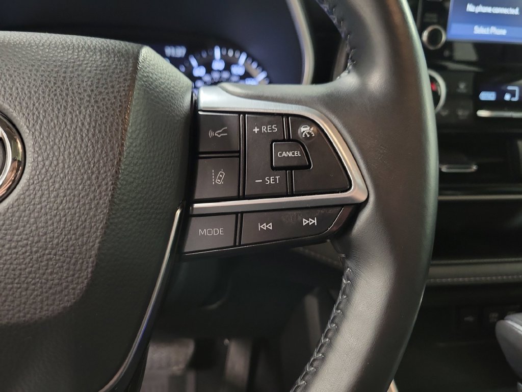 Used 2021 Toyota Highlander XLE AWD/4WD image 27