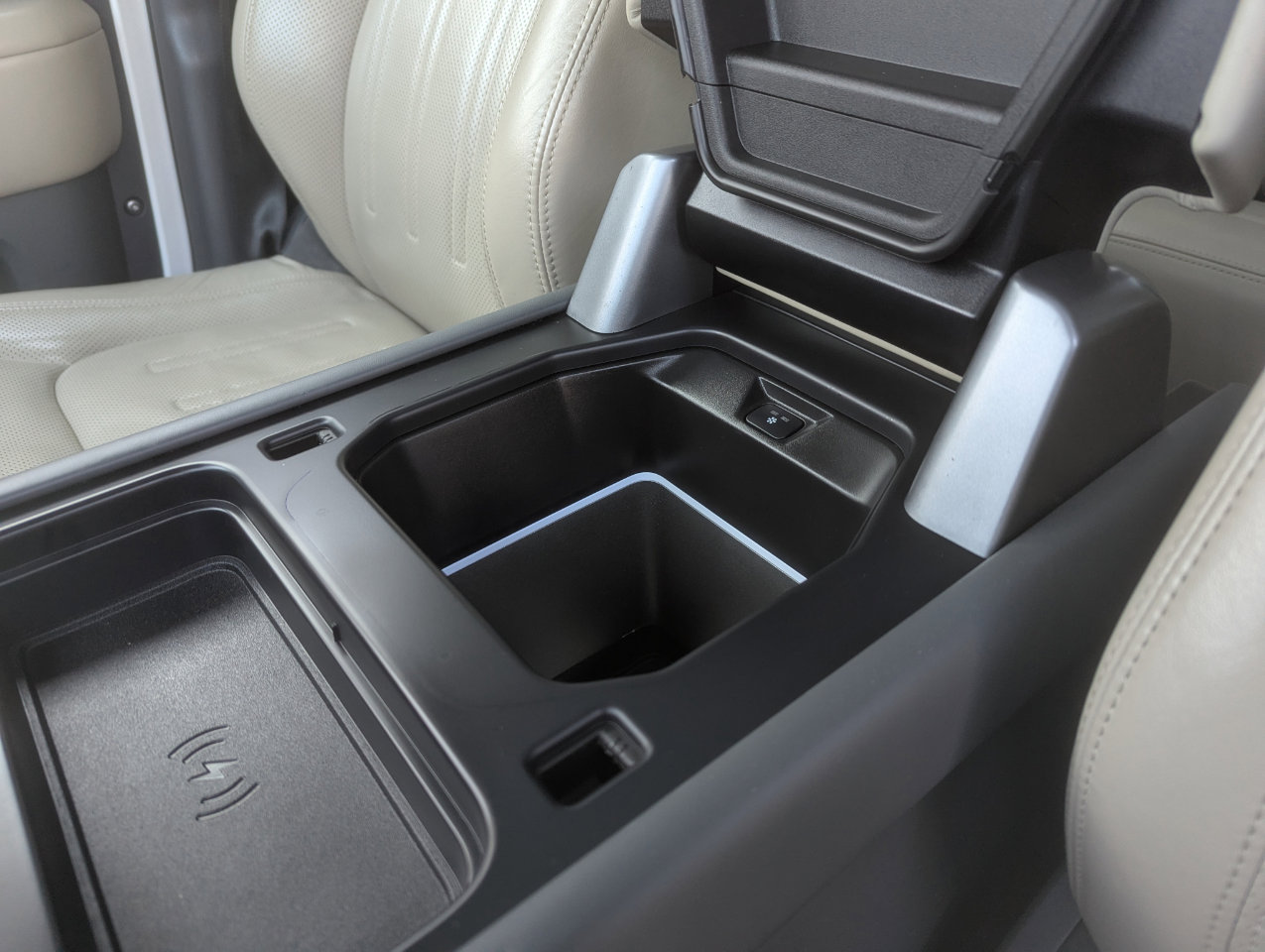 Used 2020 Land Rover Defender 110 HSE image 28