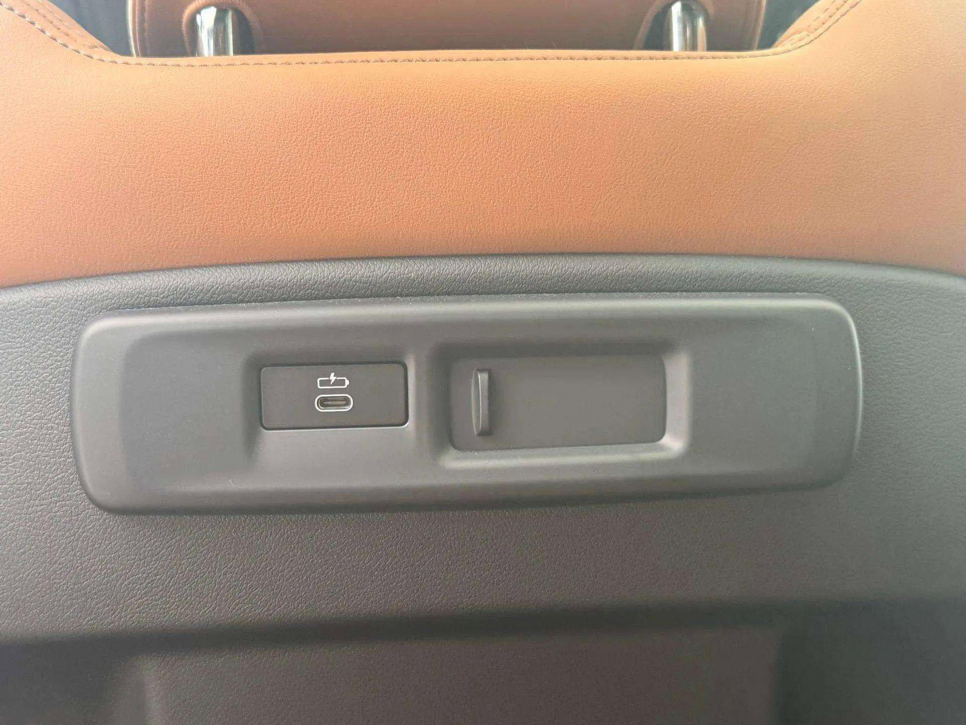 Used 2023 BMW X5 xDrive45e w/ Parking Assistance Package image 41