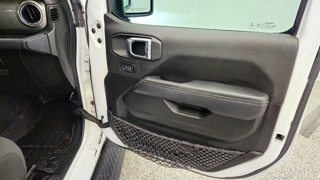 Used 2023 Jeep Gladiator Overland AWD/4WD image 25