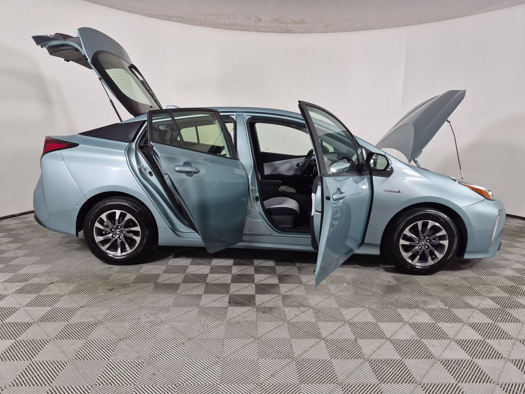 Used 2022 Toyota Prius Limited w/ Premium Convenience Package FWD image 9