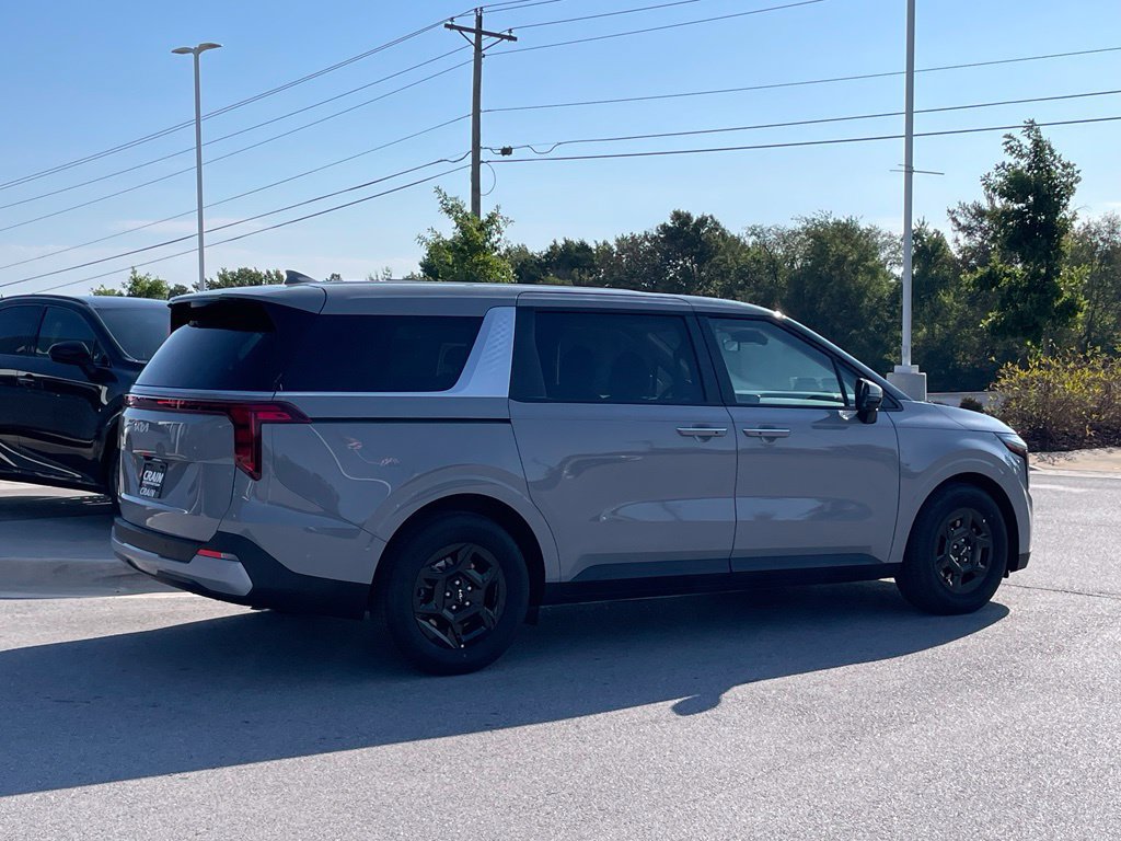 New 2027 Kia Carnival FWD image 8