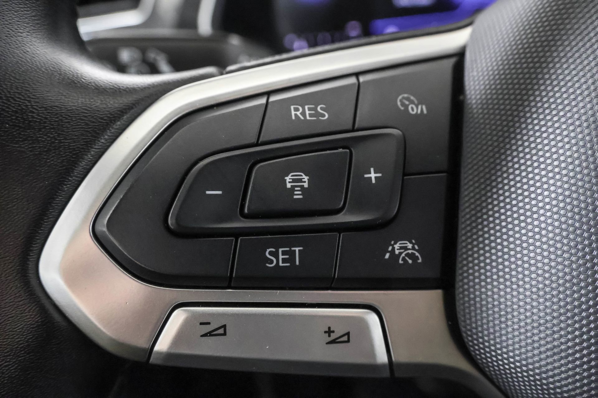 Used 2024 Volkswagen Tiguan Wolfsburg Edition image 25