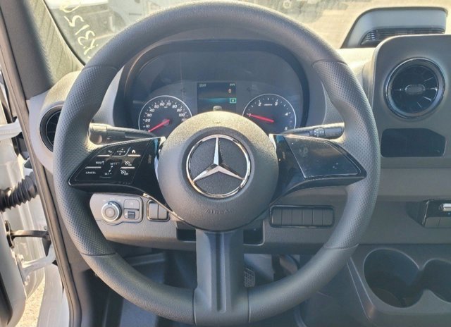 Used 2025 Mercedes-Benz Sprinter 2500 image 10