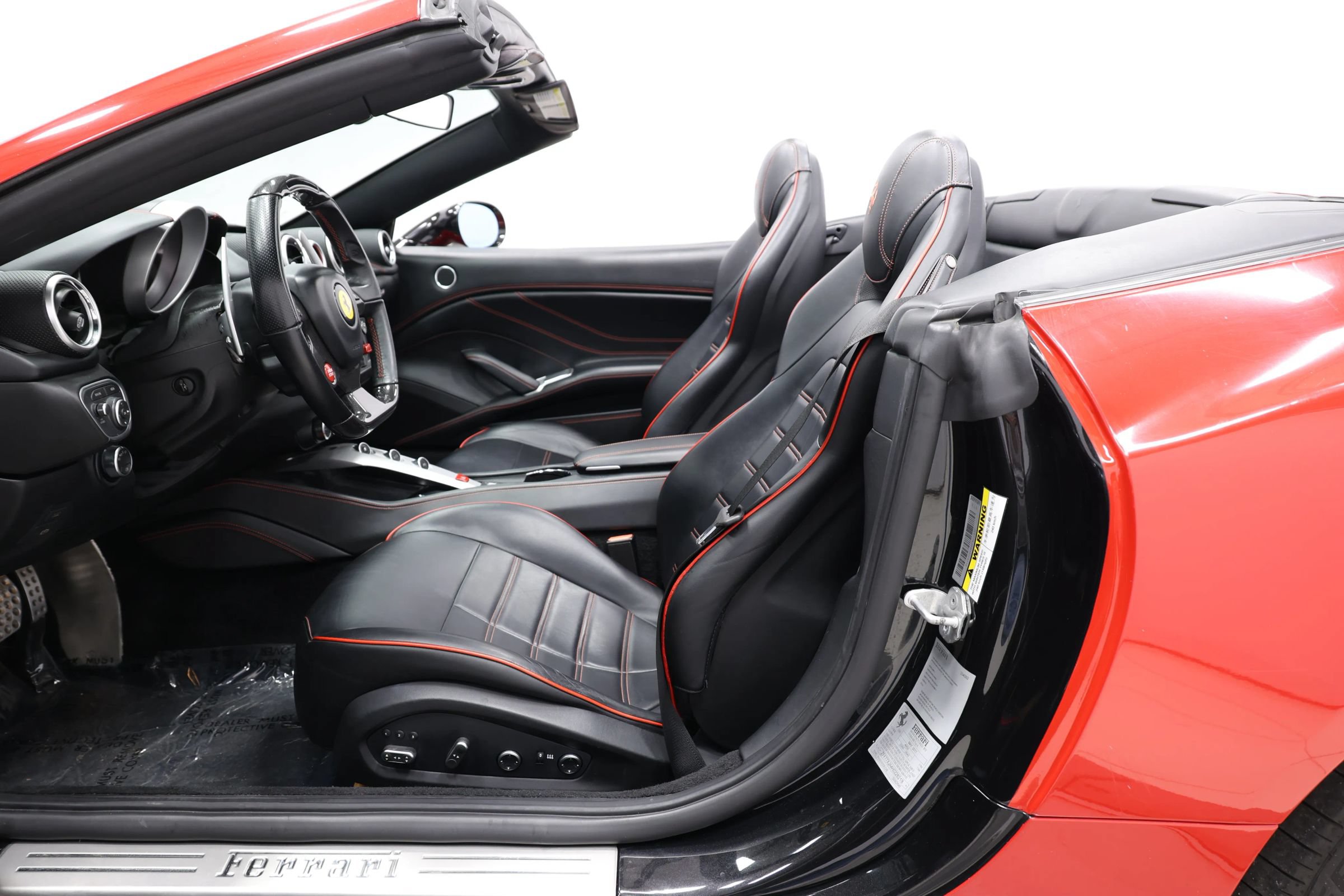Used 2017 Ferrari California T RWD image 13