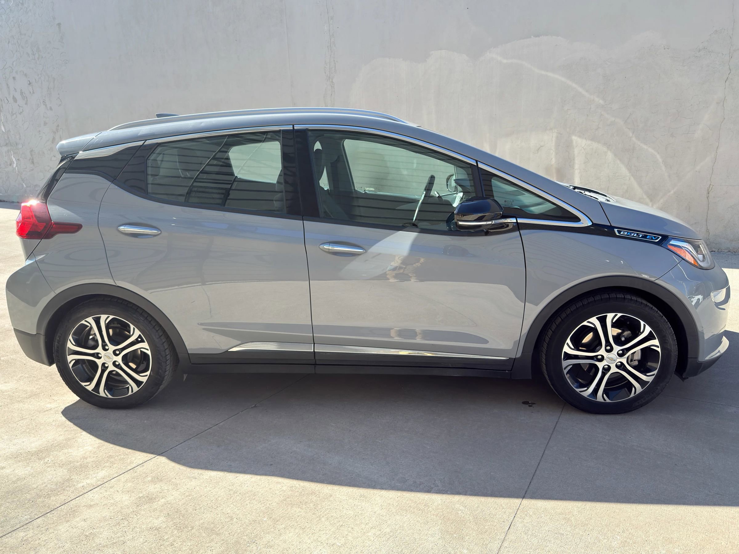 Used 2020 Chevrolet Bolt Premier w/ Infotainment Package image 9
