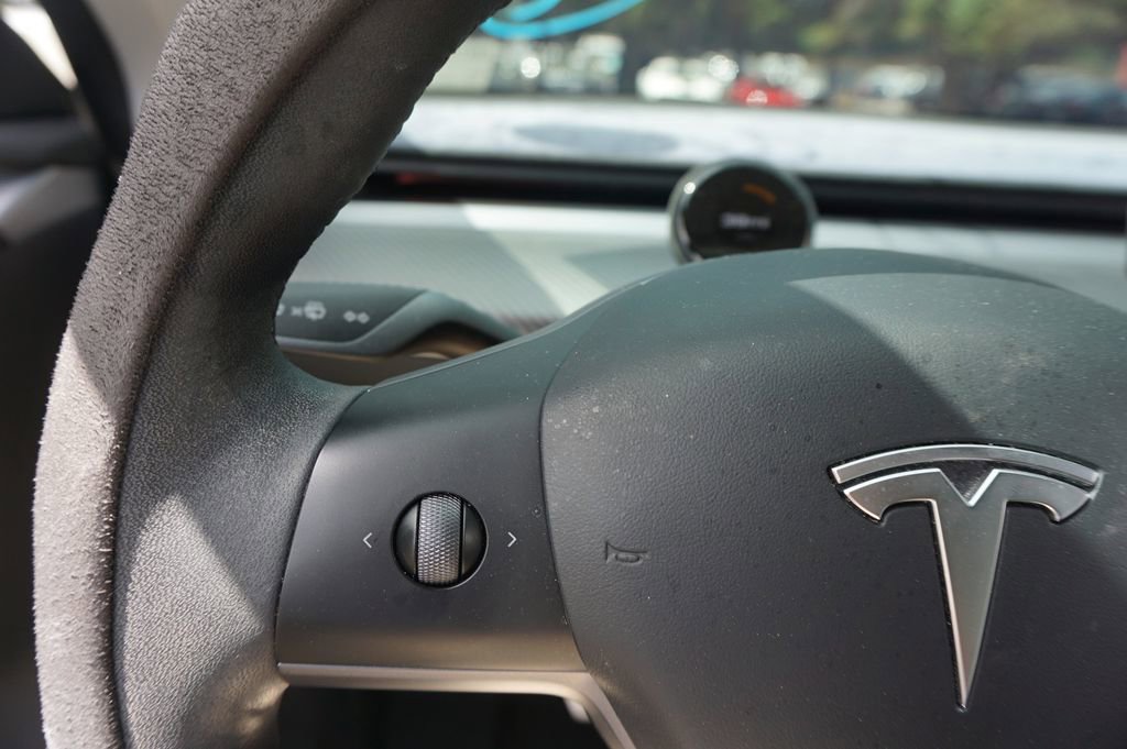 Used 2023 Tesla Model Y Long Range image 6