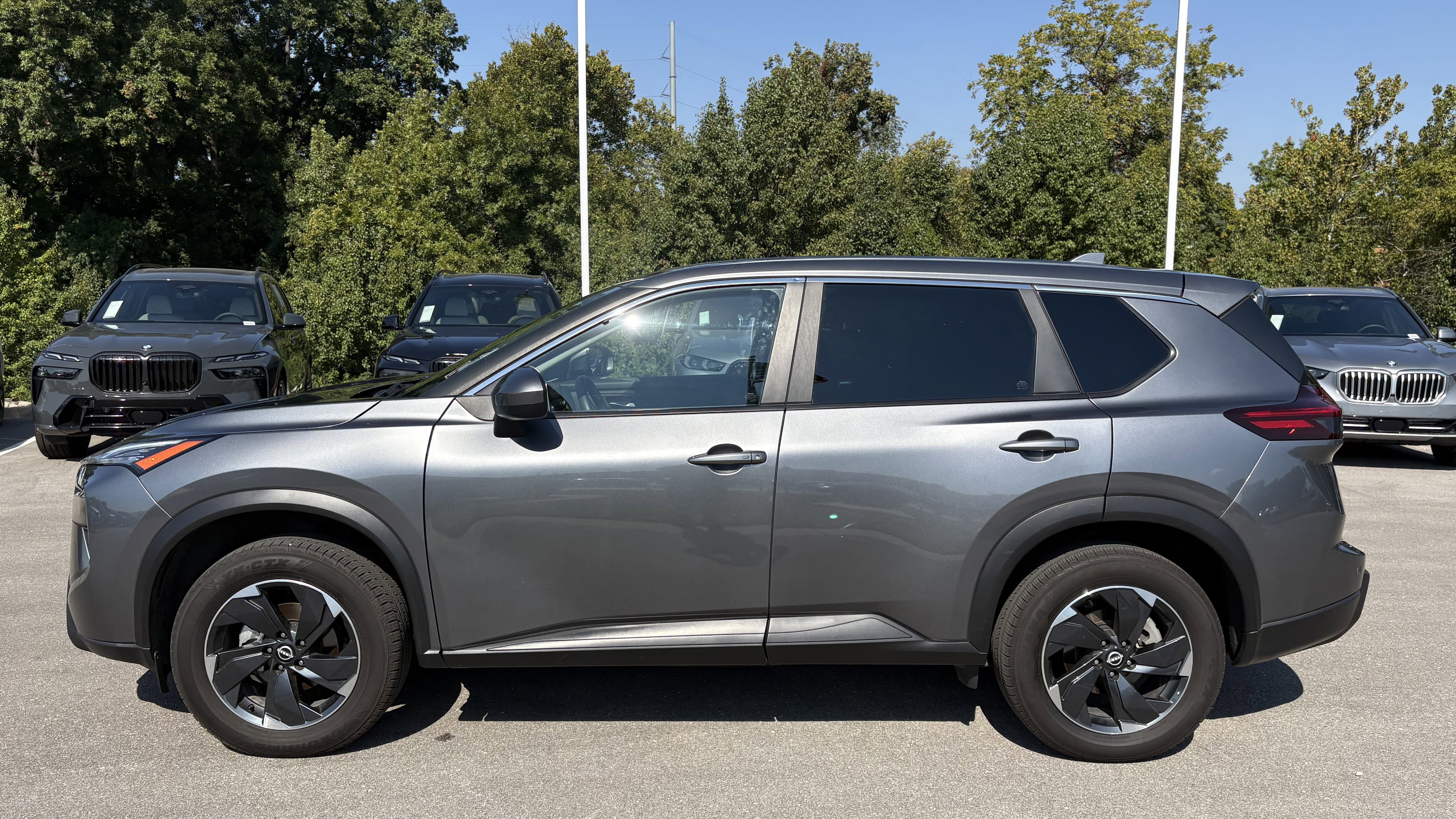 Used 2024 Nissan Rogue SV image 7