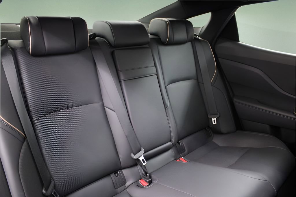 Used 2023 Toyota Crown Limited image 28