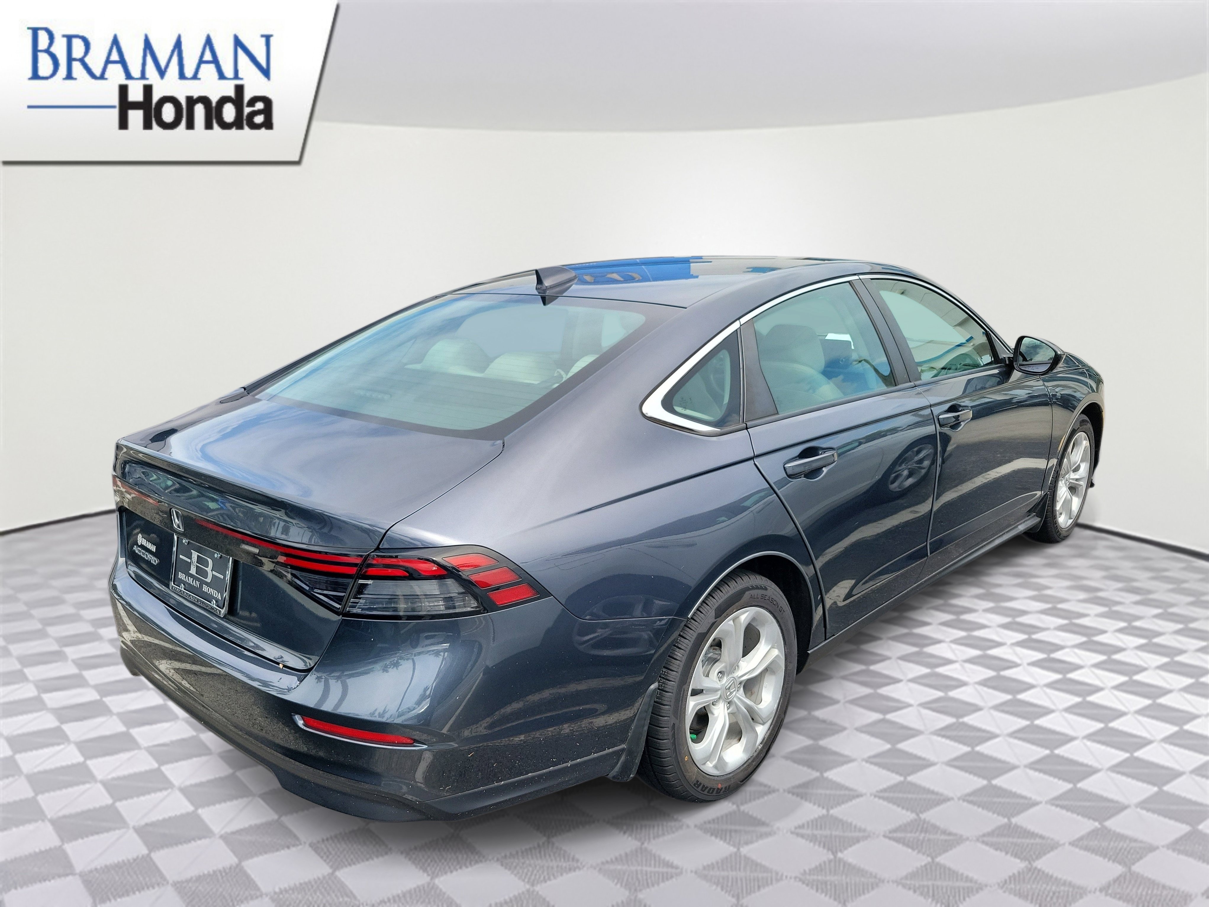 Certified 2023 Honda Accord LX image 3