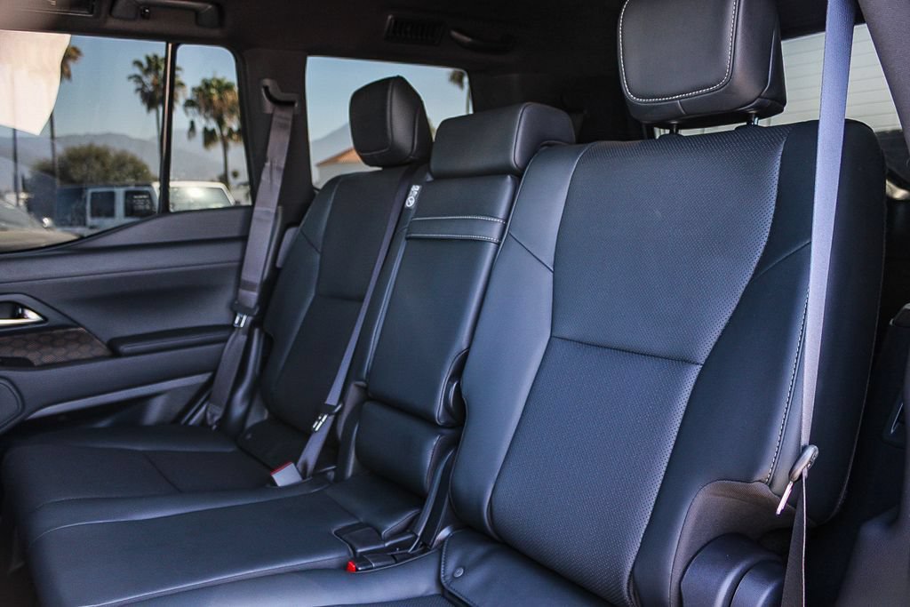 Used 2025 Lexus GX 550 w/ Cold Area Package AWD/4WD image 19