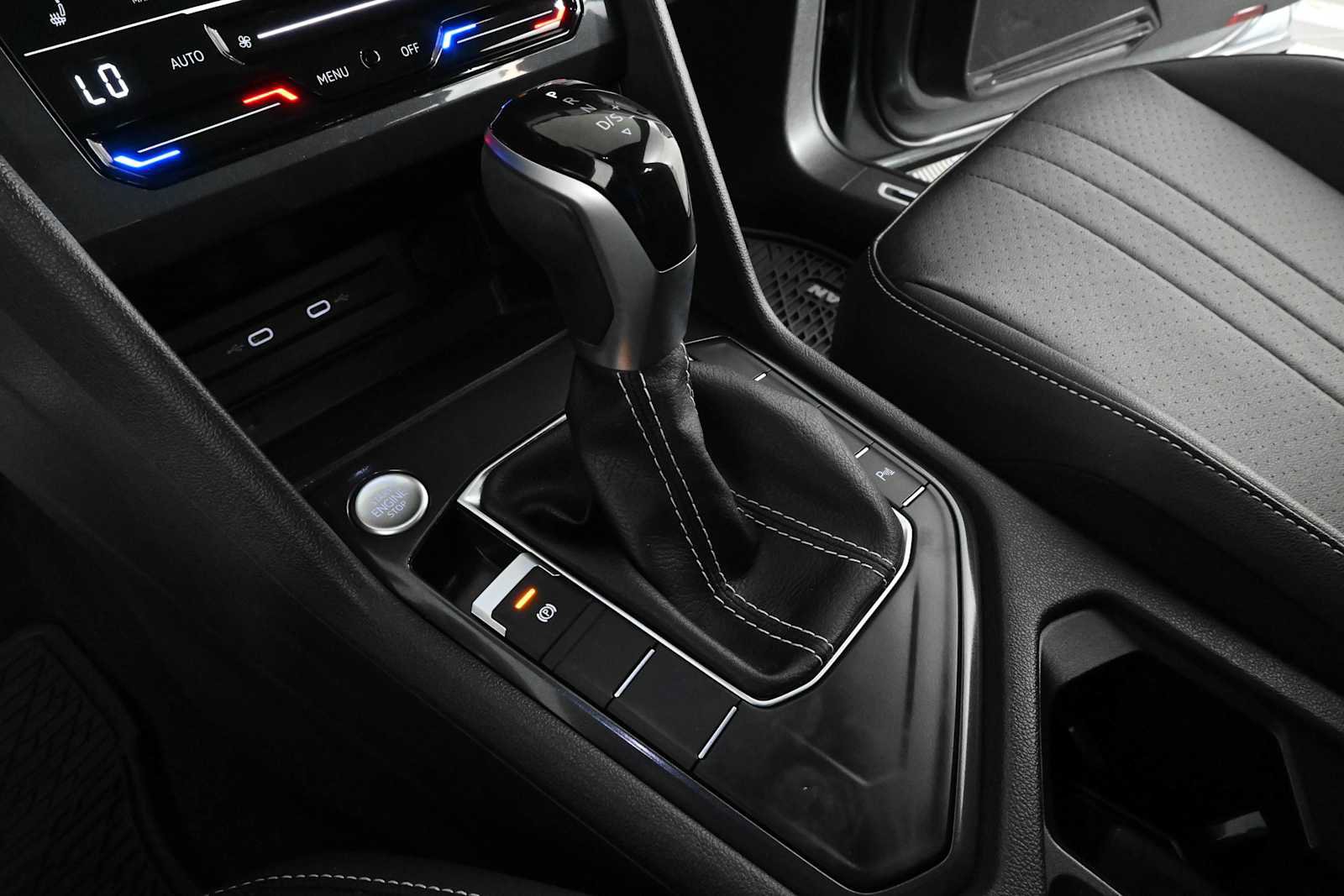 Certified 2023 Volkswagen Tiguan SE R-Line FWD image 28
