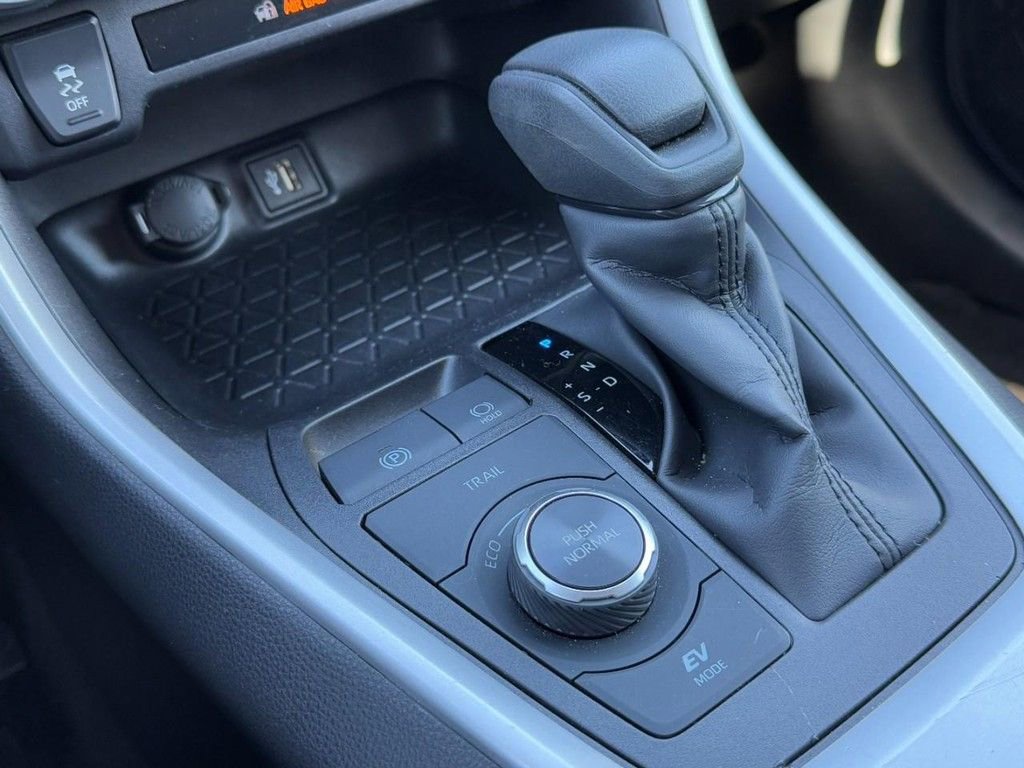 Certified 2025 Toyota RAV4 LE image 22
