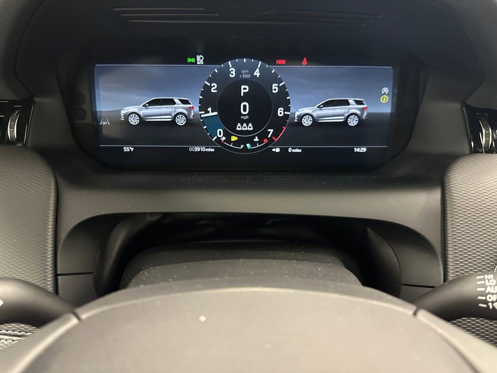 Used 2025 Land Rover Discovery Sport Dynamic SE image 17